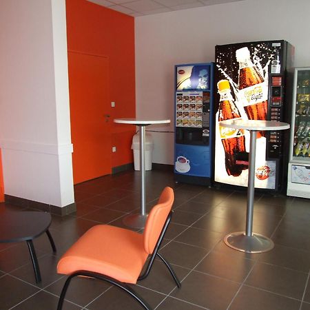 Jf Accueil & Formation Hotel Cholet Exterior photo