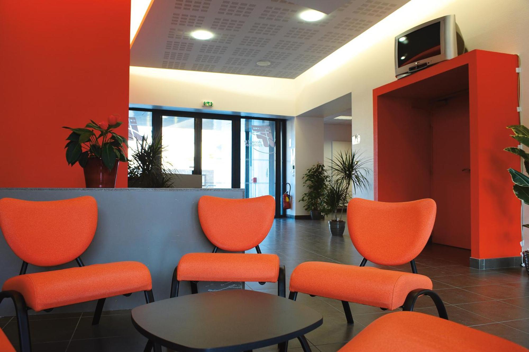 Jf Accueil & Formation Hotel Cholet Exterior photo