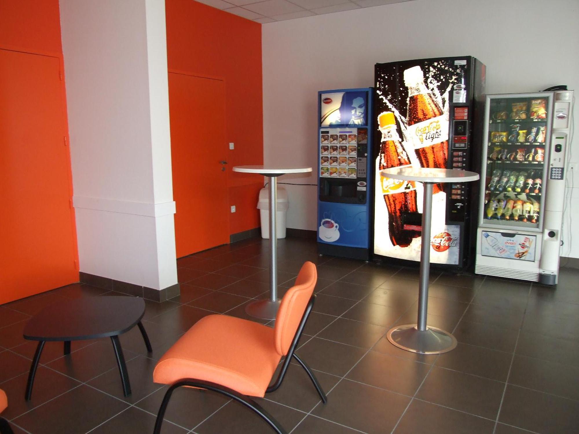 Jf Accueil & Formation Hotel Cholet Exterior photo